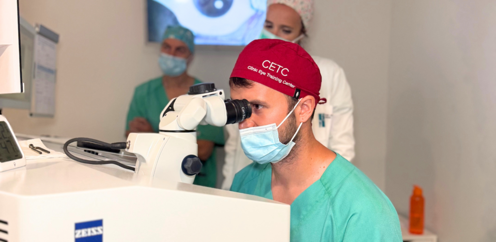 Dr. Izquierdo, parte del equipo de COQT, realizando una cirugía ocular